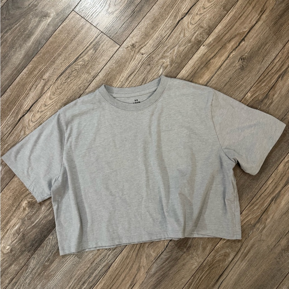 NWOT under armour Gray Cropped T-Shirt